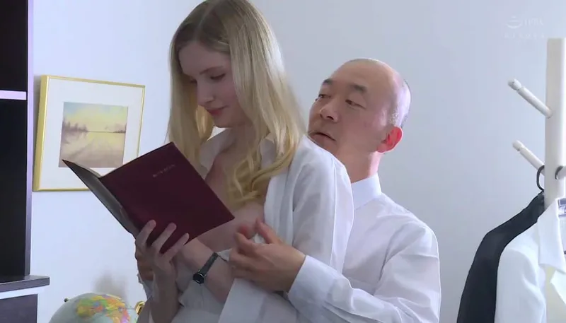 Người vợ chấp nhận làm gấu cho đối tác của người chồng để trả nợ